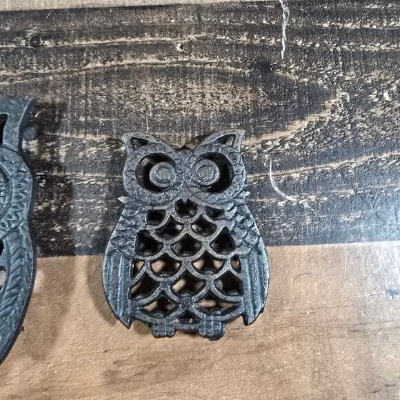 Retro Farmhouse Owl Trivets - Black Cast Iron - Set of 2 - Picture 3 of 7